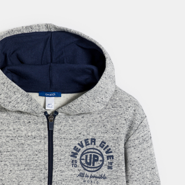 سويت شيرت بغطاء رأس باللون الرمادي للأولاد.